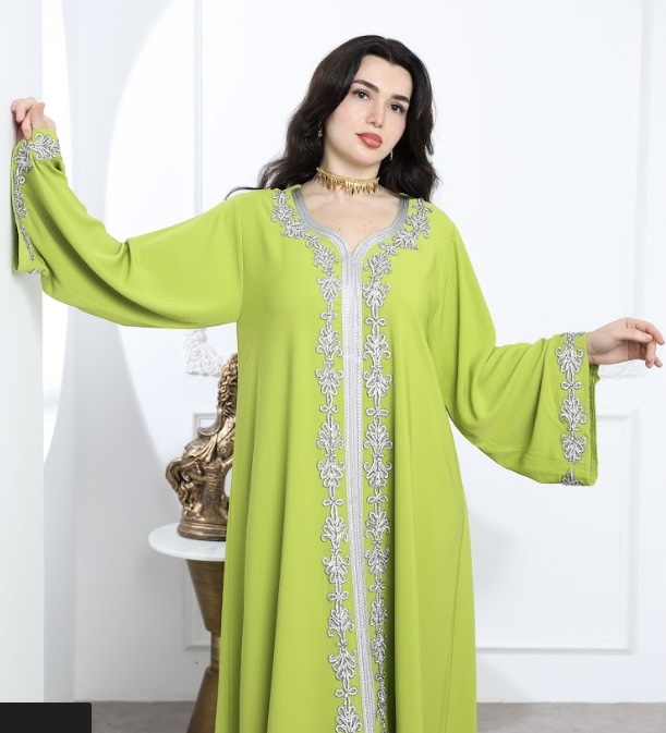 جلابية فسفورية بتطريز كريستالي